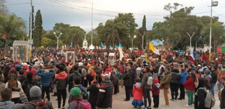 Peregrinos de San Luis iniciaron su camino a los pies de María