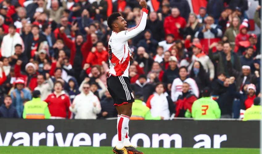 Gracias a un doblete de Borja, River rescató un empate agónico ante Lanús en el Monumental