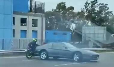 IMPRUDENCIA AL VOLANTE | Automovilista realizó maniobras peligrosas en plena avenida