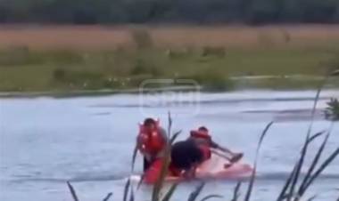 SALADAS | SE HUNDIÓ UN BOTE A PEDAL EN PLENA LAGUNA Y GENERÓ MOMENTOS DE TENSIÓN