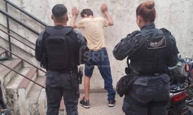 CORRIENTES | CAUSABA DISTURBIOS Y TERMINÓ REDUCIDO EN PLENO CENTRO