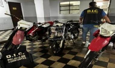 CORRIENTES | SECUESTRAN TRES MOTOCICLETAS Y HUYEN SOSPECHOSOS EN PLENO OPERATIVO