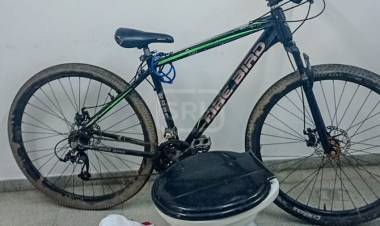 GOYA | ROBARON UNA BICI, UN INODORO Y LOS ESCONDIERON EN UN BALDÍO