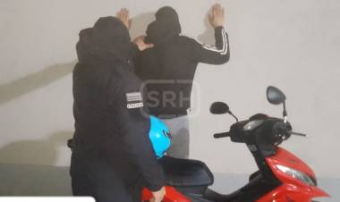CORRIENTES | ROBARON UNA MOTO, HUYERON POR LOS TECHOS Y UNO FUE DETENIDO