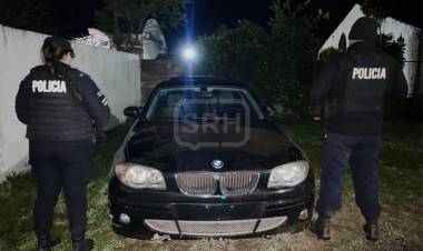 YAPEYÚ | HUYÓ, EMBISTIÓ A LA POLICÍA Y ABANDONÓ UN BMW CON PEDIDO DE SECUESTRO