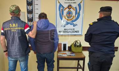 PASO DE LOS LIBRES | RECUPERARON UNA CARTERA Y UN CELULAR Y APREHENDIERON A UN HOMBRE
