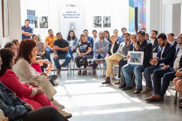 CRISTINA RECIBIÓ A UNA COMITIVA DEL PARTIDO JUSTICIALISTA DE CORRIENTES