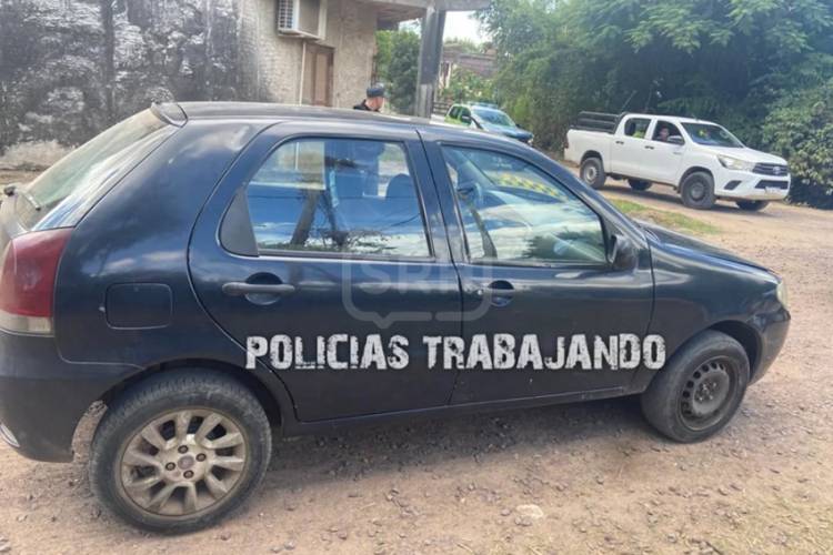 CORRIENTES | ENCONTRARON UN AUTO ROBADO ABANDONADO EN PLENA CALLE