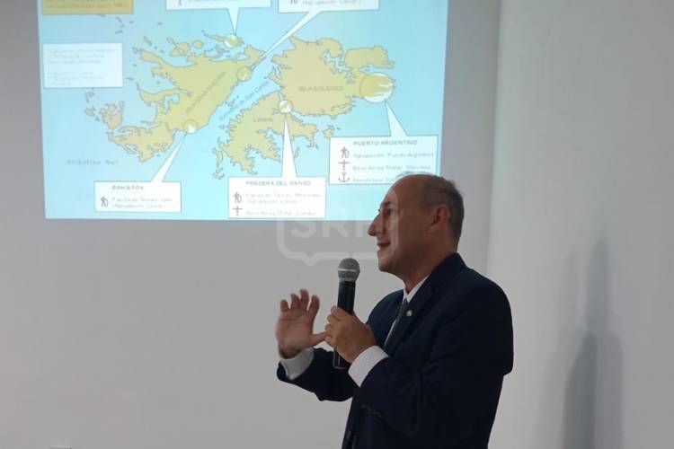 SAN ROQUE RECORDÓ MALVINAS CON UNA CHARLA QUE BUSCA CAMBIAR LA MIRADA SOBRE LOS HÉROES
