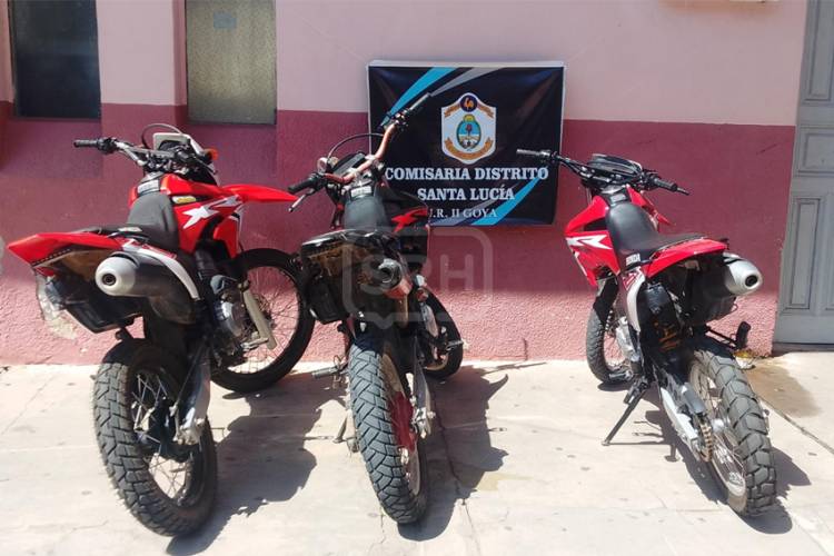 SECUESTRAN TRES MOTOS ROBADAS EN SANTA LUCÍA