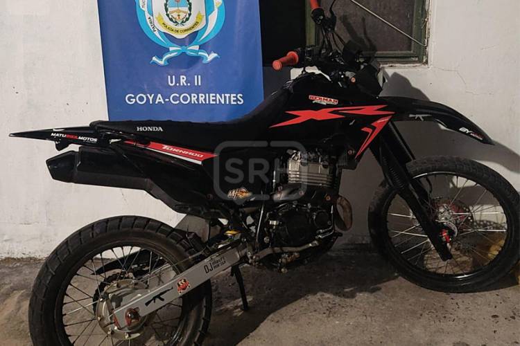 RECUPERAN MOTO ROBADA Y DEMORAN A UN JOVEN EN GOYA