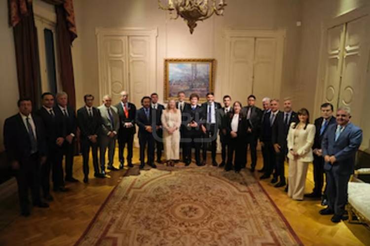 MILEI AUTORIZA ADELANTO MILLONARIO A PROVINCIAS Y BUSCA CALMAR TENSIONES