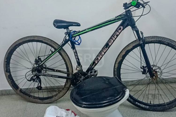 GOYA | ROBARON UNA BICI, UN INODORO Y LOS ESCONDIERON EN UN BALDÍO