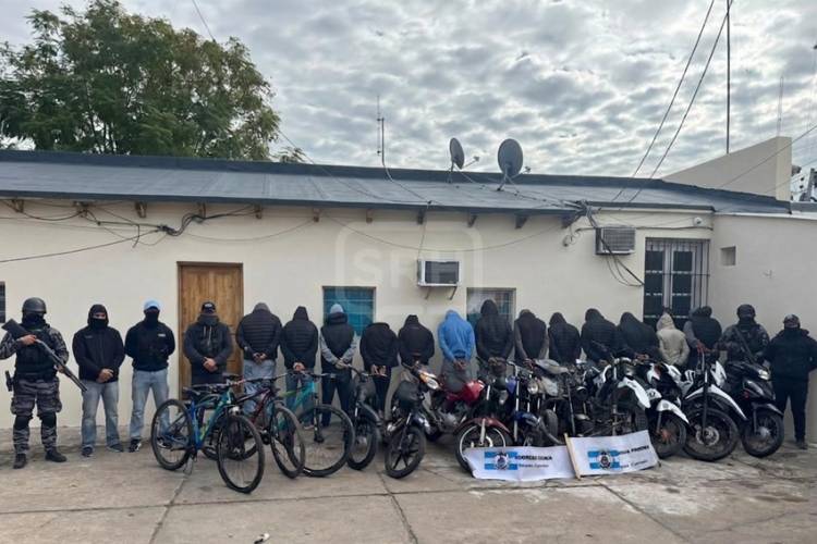ESQUINA | CAYERON 14 INTEGRANTES DE UNA BANDA NARCO TRAS UN ALLANAMIENTO