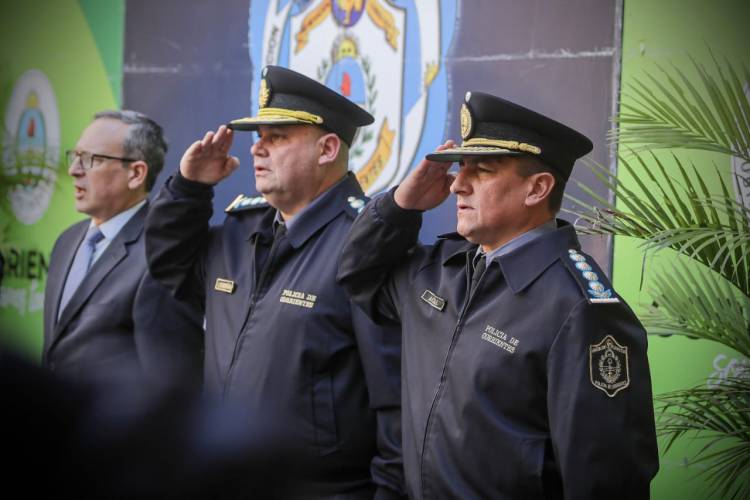 Miguel Ángel Leguizamón (izquierda), nuevo Jefe de la Policía de Corrientes y el nuevo subjefe, Walter Dario Aceval (derecha).
