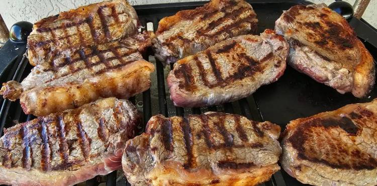 La carne de búfalos es similar a la vacuna, en sabor, cortes y precio.