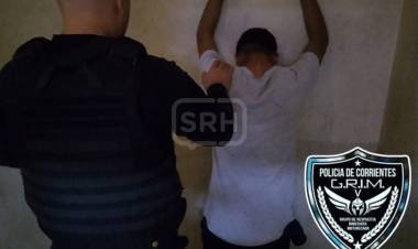 CORRIENTES | LO BUSCABAN POR UN ROBO Y LO ENCONTRARON CON UN MARTILLO