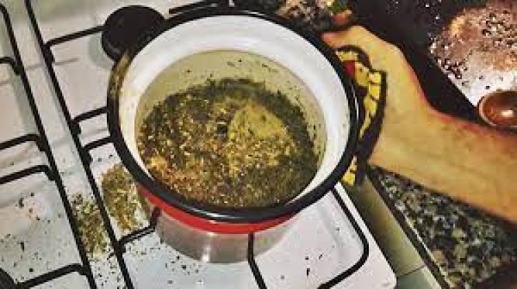 Su mamá hizo mate cocido, volcó la jarra y sufrió quemaduras graves