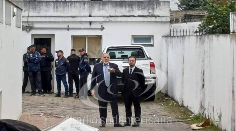 Caso Loan: el Comisario Maciel llegó al juzgado de Goya y fue abucheado