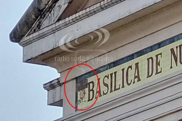BASÍLICA DE ITATÍ | Clausuran acceso principal de la Basílica tras desprendimiento de mosaicos