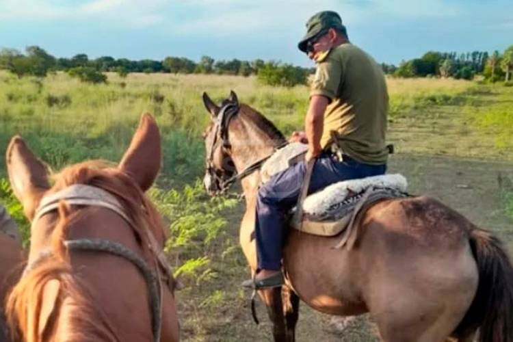 SAN LUIS DEL PALMAR | RECORRIDAS A CABALLO PARA CUIDAR EL CAMPO