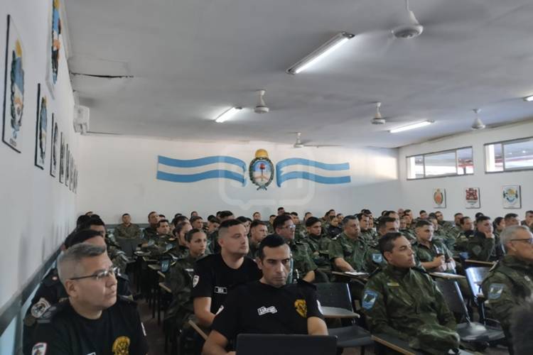 CORREINTES | CAPACITAN A EFECTIVOS EN ESPECIALIDADES POLICIALES