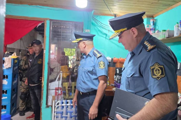 CORRIENTES | CAYÓ “KIOSCO NARCO”: MÁS DE 200 DOSIS, MILLONES Y UNA DETENIDA