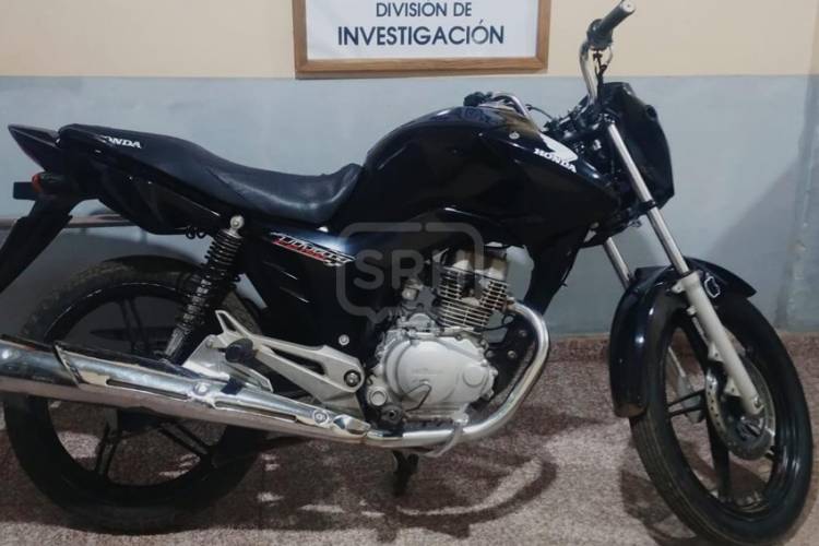 PASO DE LOS LIBRES | ENCONTRARON ABANDONADA UNA MOTO ROBADA Y LA POLICÍA LA RECUPERÓ