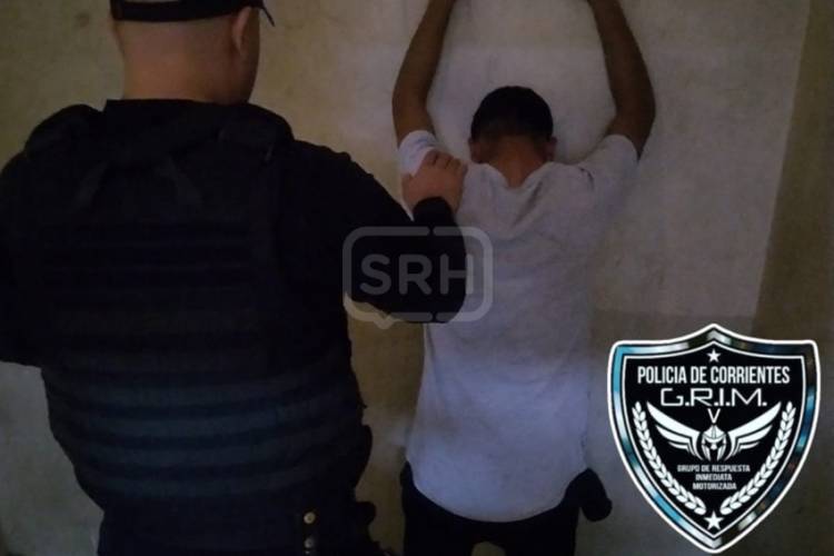 CORRIENTES | LO BUSCABAN POR UN ROBO Y LO ENCONTRARON CON UN MARTILLO
