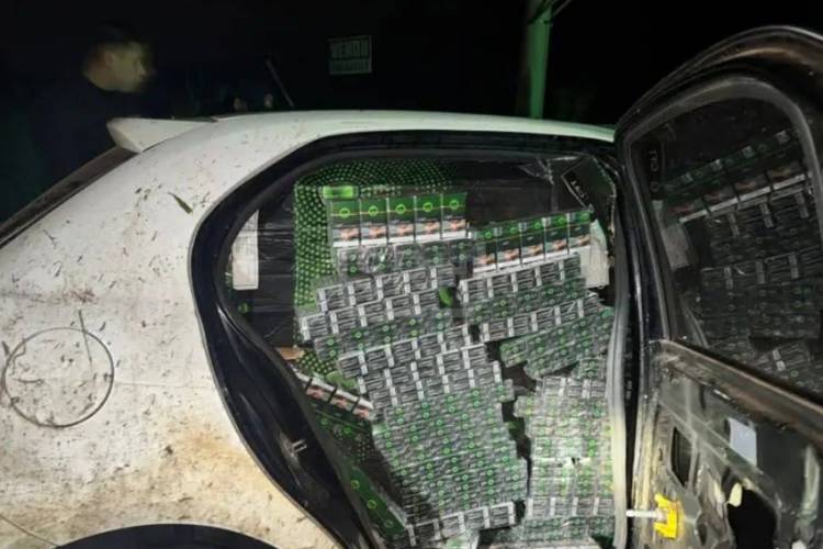 SANTO TOMÉ | CHOCARON UN CABALLO Y DEJARON UN AUTO REPLETO DE CIGARRILLOS