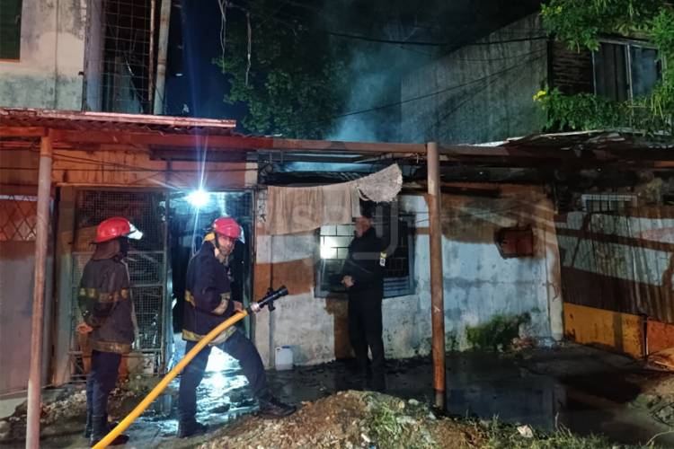 CORRIENTES |  DRAMÁTICO INCENDIO: RESCATARON A UN HOMBRE ATRAPADO ENTRE LAS LLAMAS
