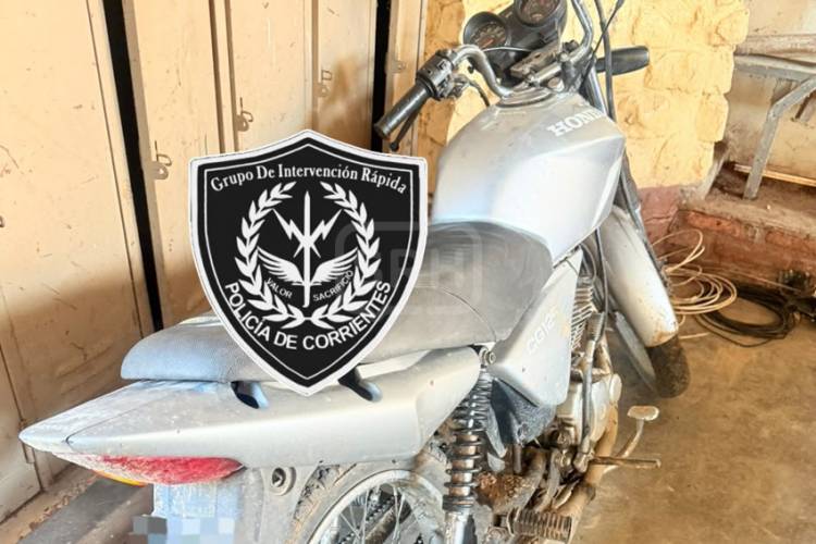 CORRIENTES | CIRCULABA EN UNA MOTO ROBADA Y TERMINÓ DEMORADO