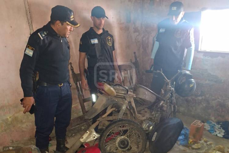 SAN LUIS DEL PALMAR | RECUPERARON UNA MOTO ROBADA Y HALLARON MOTOPARTES DE DUDOSA PROCEDENCIA