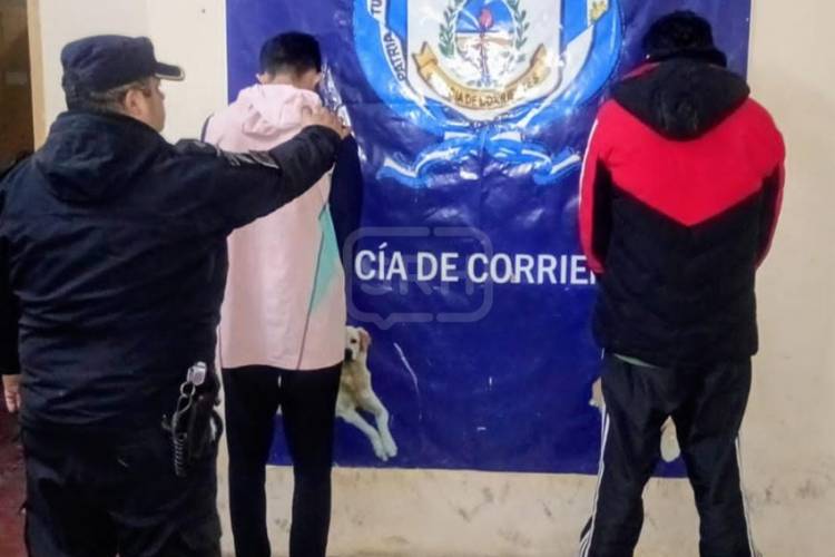 CORRIENTES | SE ENTREGARON LOS DOS SOSPECHOSOS DEL HOMICIDIO EN LA CHOLA